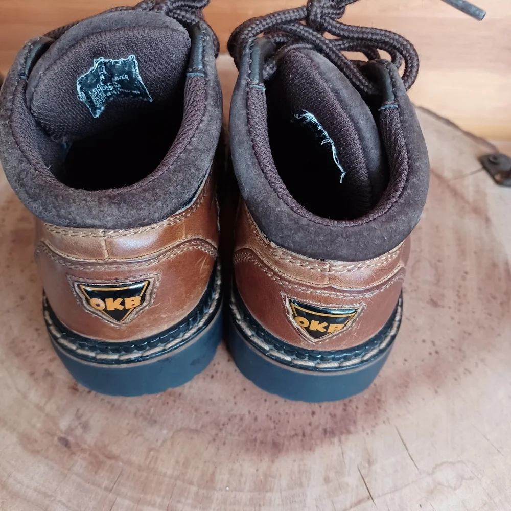 Oshkosh boots leather little boy size 7